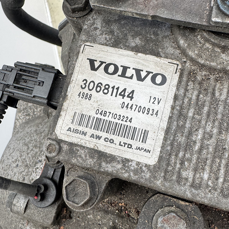Zostava automatickej prevodovky (s meničom krútiaceho momentu 43A240) AISIN WARNER 55-51SN (2WD) — 30681142, s elektronickou jednotkou 30681144