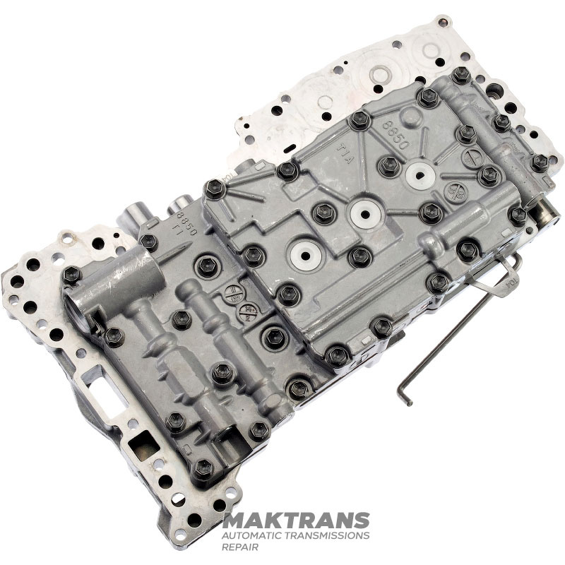 Zostava telesa ventilu so solenoidmi (použitá, netestovaná) TOYOTA / LEXUS A750E, A750F - demontovaná z prevodovky, označená 35010-0C081, oddeľovacia doska T07
