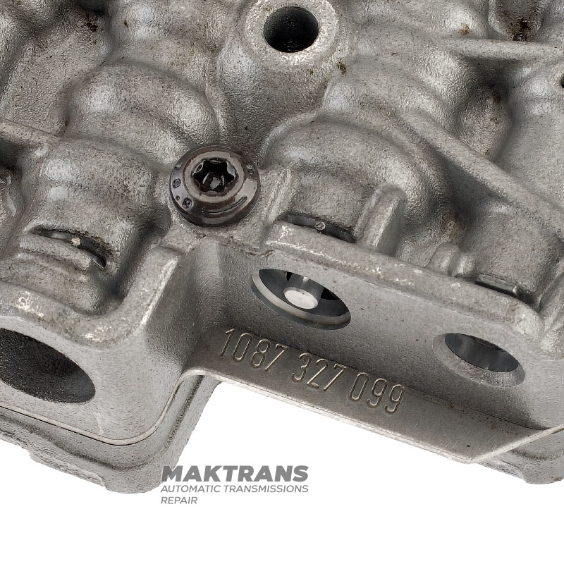Teleso ventilu (kompletné so solenoidmi) ZF 8HP90 — použité, netestované, oddeľovacia doska A028/B028, 1087327099