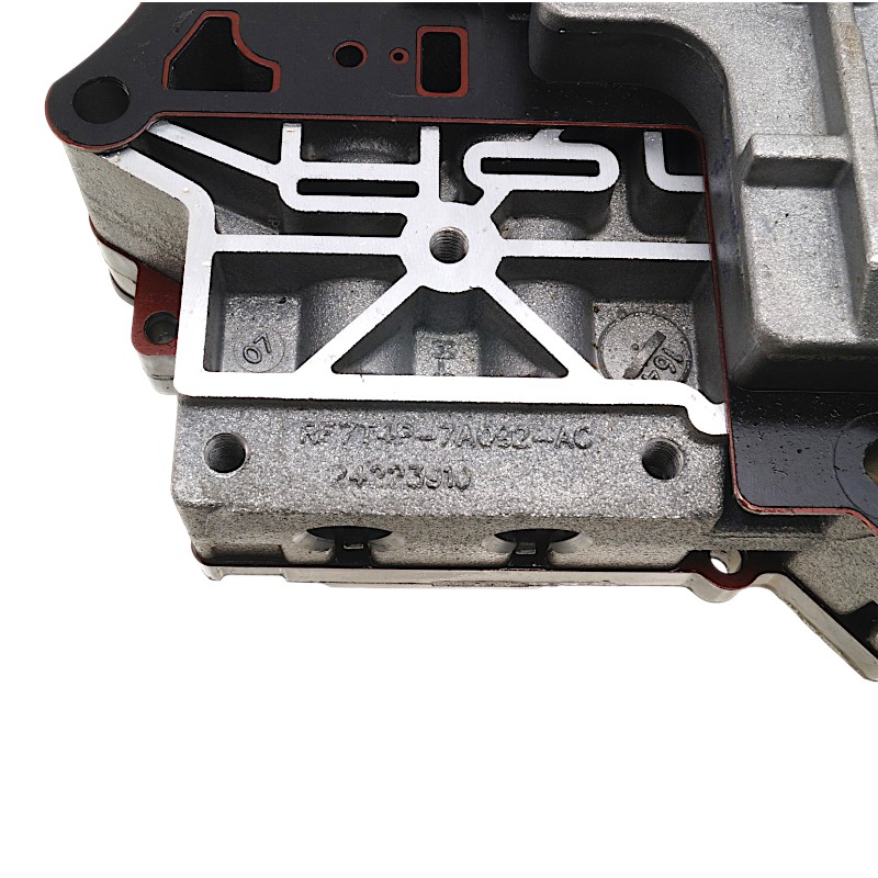 Teleso ventilu (bez solenoidového bloku) FORD 6F50, 6F55 — použité, netestované, 7T4P-7A101-AC, 7T4P-7A092-AC, 7T4P-7H195-AF